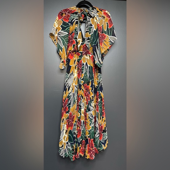 NEW Club Monaco Zorbina Pleated Floral Midi Dress 6 - Picture 8 of 8